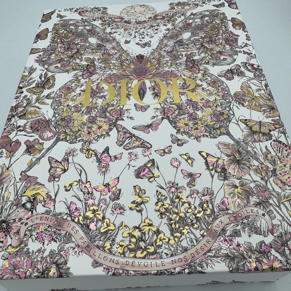 💞Authentic💞Dior holiday shopping bag with ribbon. BRAND NEW - Picture 9 of 10